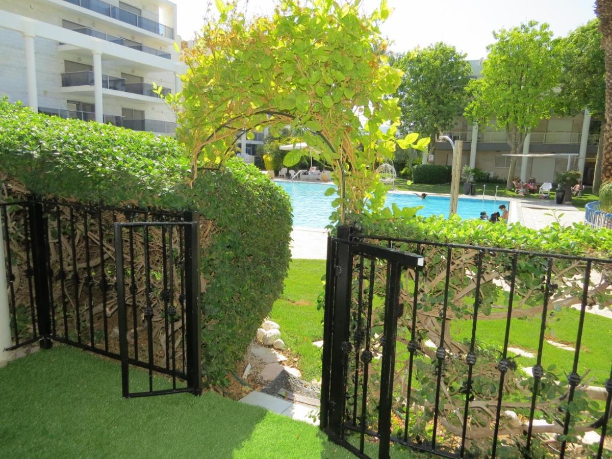 Royal Park- Magical Garden Apartment Эйлат Экстерьер фото